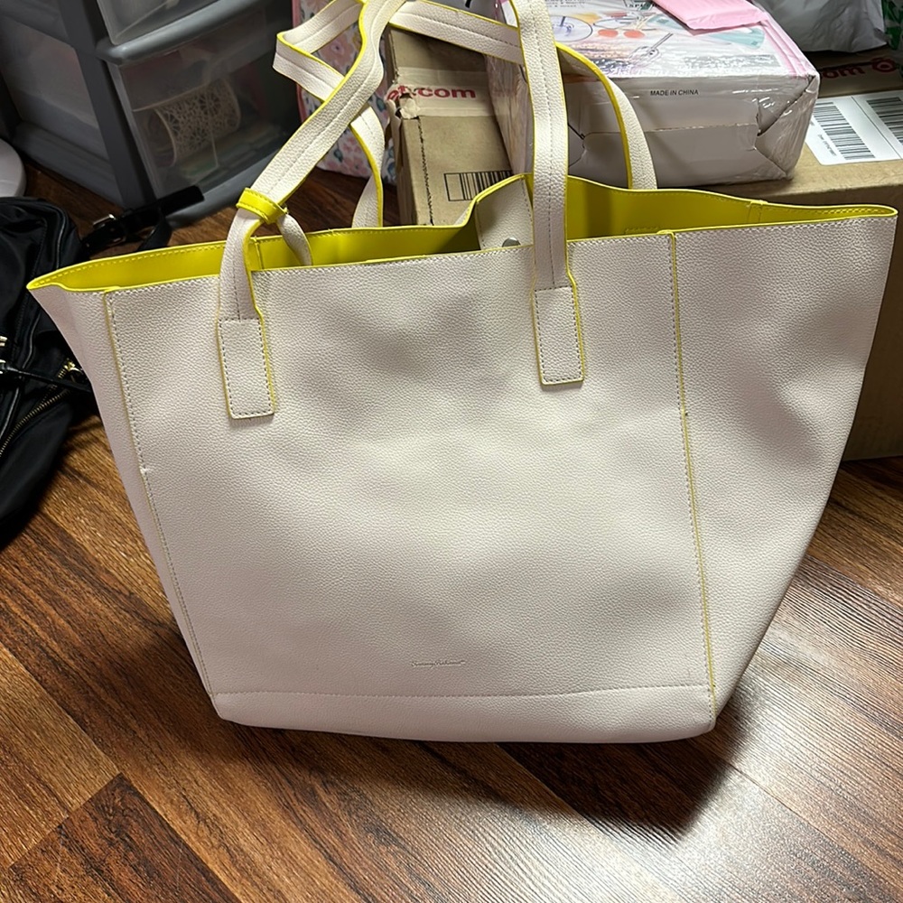 Tommy bahama beach bag!